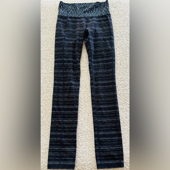 5/$25 Lululemon Skinny Groove Pants 6 - Picture 1 of 4